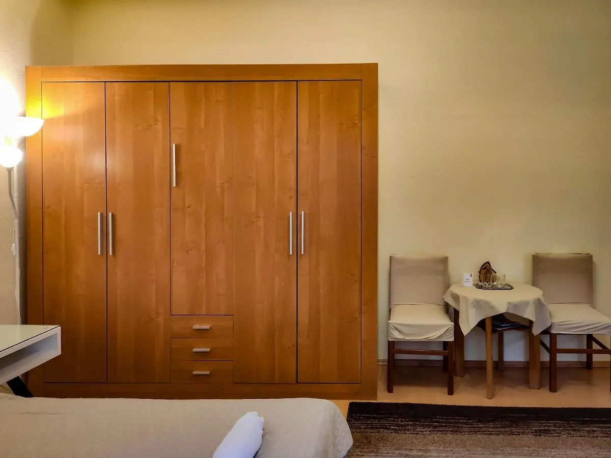Villa Afrodite Apartmanhaz Eger